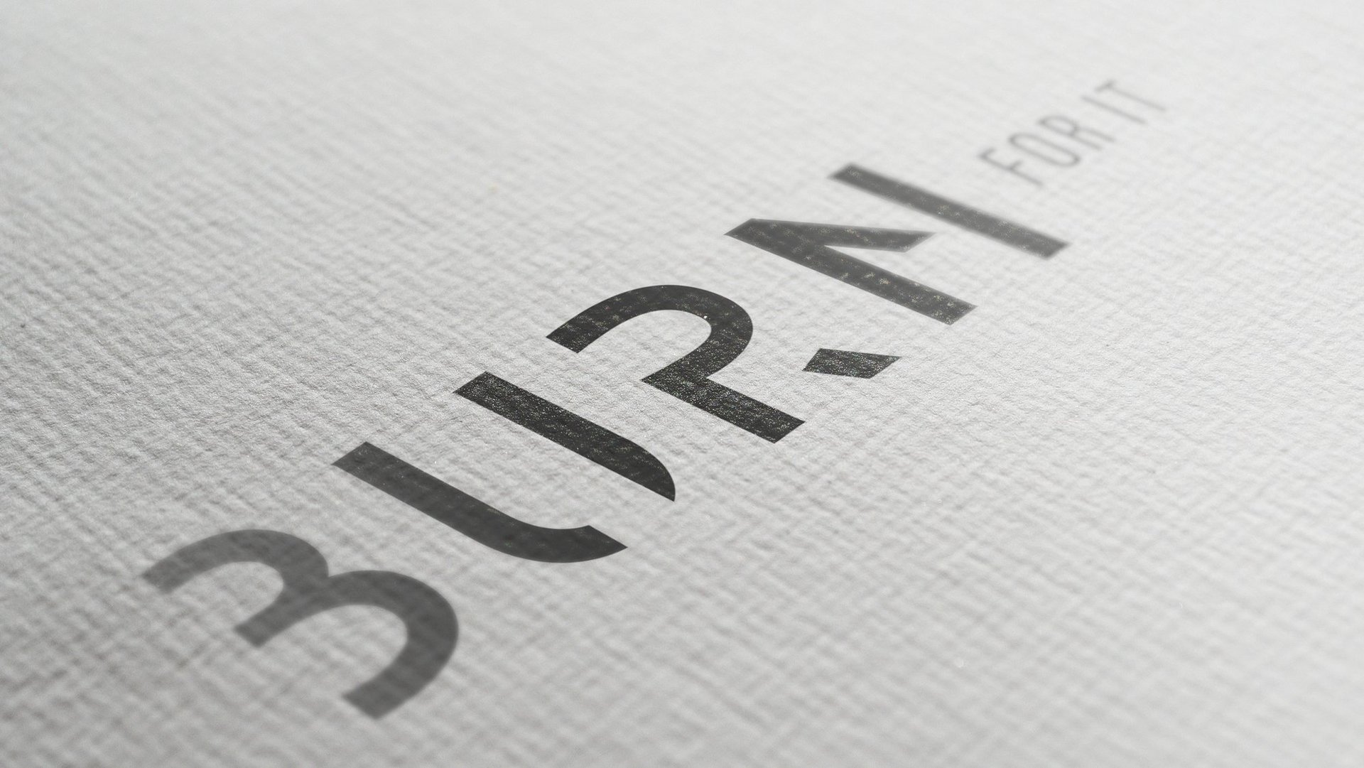 Modernes Logo-Design Elegantes Logo auf strukturiertem Papier, modernes Design in Schwarzweiß.